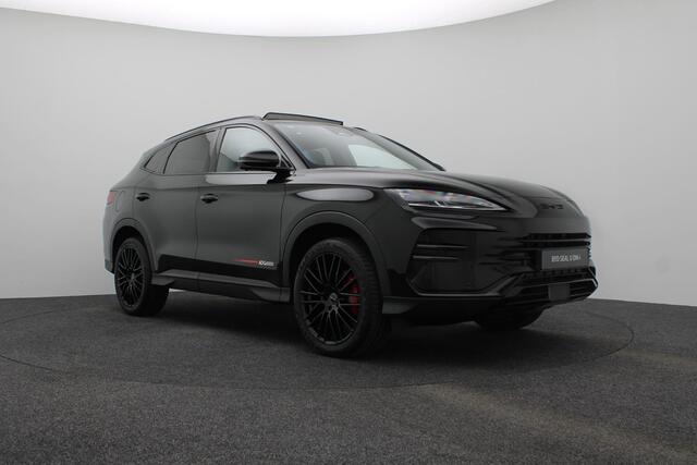 BYD Seal U 1.5 DM-i FWD Boost | ADG Black Edition | Uniek| Black-on-Black| Rode remklauwen| 20 Inch velgen | 1080 KM | Panorama dak | Apple Carplay | Navigatie | 360 graden camera