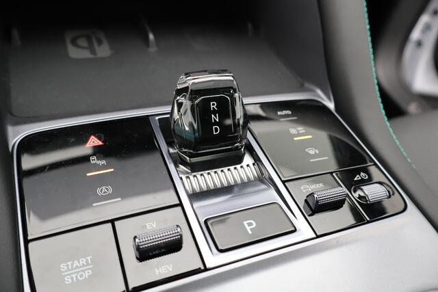BYD Seal U 1.5 DM-i FWD Boost | ADG Editie | Uniek ADG - Black & White Edition | 1080 km | Apple Carplay | 360 graden camera | op aanvraag | 20 inch velgen | rode remklauwen |