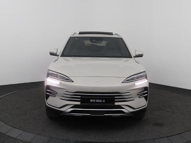BYD Seal U DM-i Design AWD | 1300KG Trekgewicht | Apple Carplay | Navigatie | 360 graden camera | Panoramadak | 870 km|