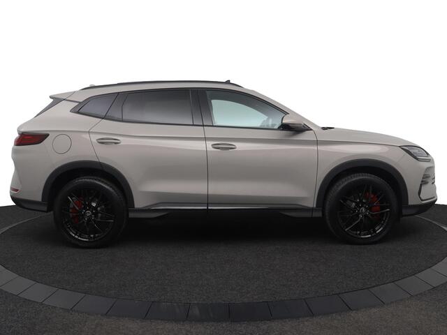 BYD Seal U 1.5 DM-i FWD Boost | ADG Edition | Uniek| Rode remklauwen| 20 Inch velgen | 1080 KM | Panorama dak | Apple Carplay | Navigatie | 360 graden camera