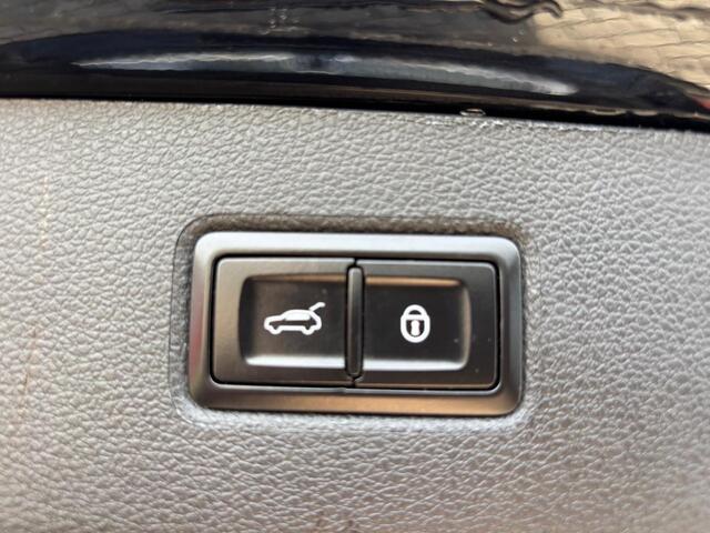 Bentley Bentayga 6.0 W12 Mulliner 2018 Zwart Carbon Akraprovic