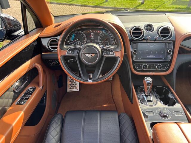 Bentley Bentayga 6.0 W12 Mulliner 2018 Zwart Carbon Akraprovic