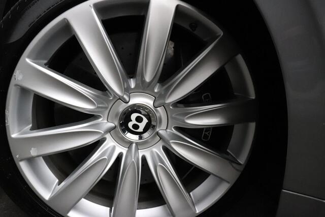 Bentley Flying Spur 6.0 W12 | LEDER | SCHUIFDAK | KERAMISCH | NAIM SOUNDSYSTEM | ENTERTAINMENT ACHTERIN | STOELVERKOELING/VERWARMING | MASSAGE | CAMERA | AIRCO | CRUISE | NAVI |