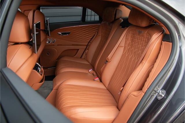Bentley Flying Spur 6.0 W12 635PK | (ExportPrice) | Naim | Mulliner | Carbon | Head Up | Massage | Rear Entertainment | Ventilation Seats | Stearingheating | Pano | Lane & Side Assist | ACC | Nightvision | Isolationglas | Matrix | Black Pack | Bentley Rotating Display | 22" 