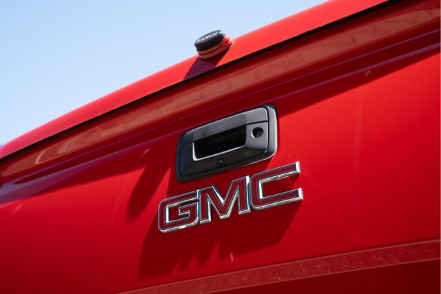 Chevrolet G.M.C Sierra 5.3 L 4X4 V8 | LPG G3 Prins | NAP | Automaat | Camera | Stoelverwarming | Hoog & Loog Giering | Climate | Cruise Control | Hill Hold