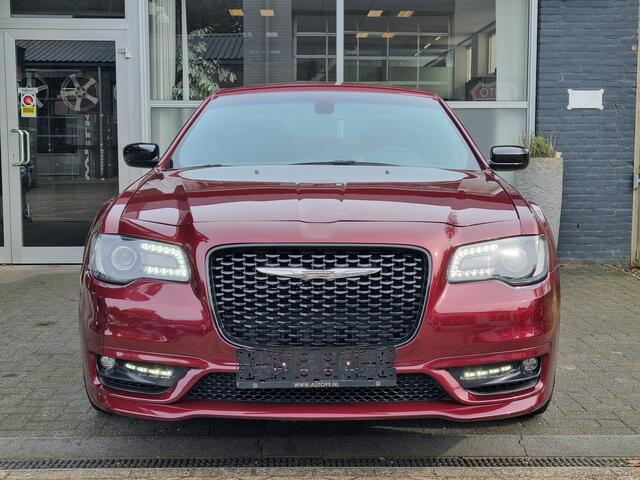 Chrysler 300C 3.6 V6 Bourgundy / LEDER / STOELVERW. / BEATS AUDIO / CLIMA /