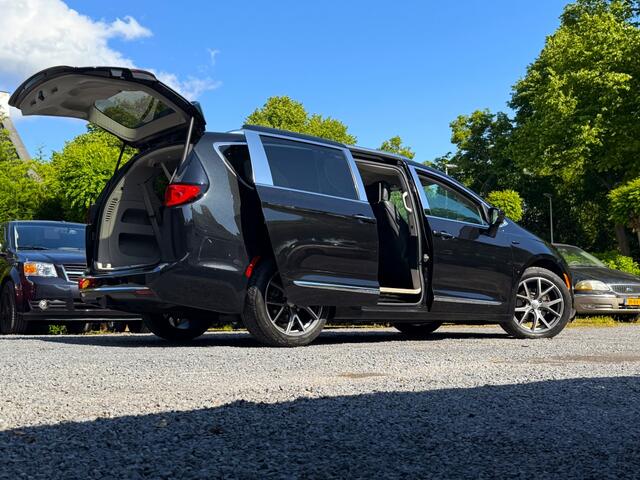 Chrysler GRAND VOYAGER 3.6 V6 LIMITED J.DAIMLER RT BLACK STOW&GO 3xTV/DVD/APPS