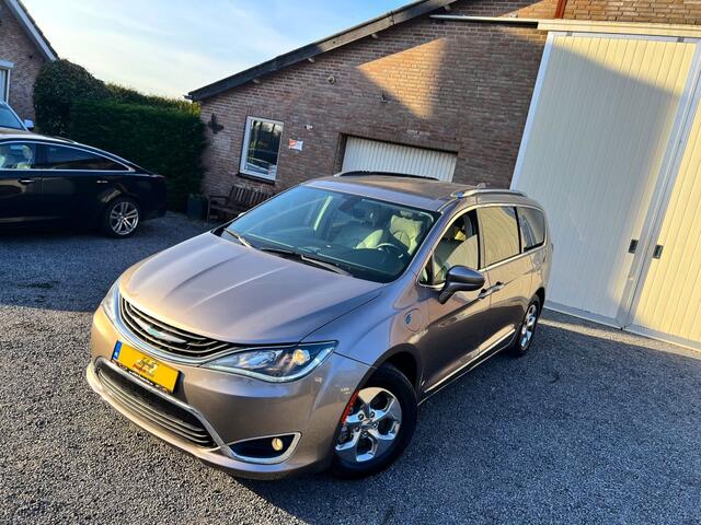 Chrysler GRAND VOYAGER 3.6 V6 LIMITED J.DAIMLER GOLD HYBRID TV/DVD/HDD/