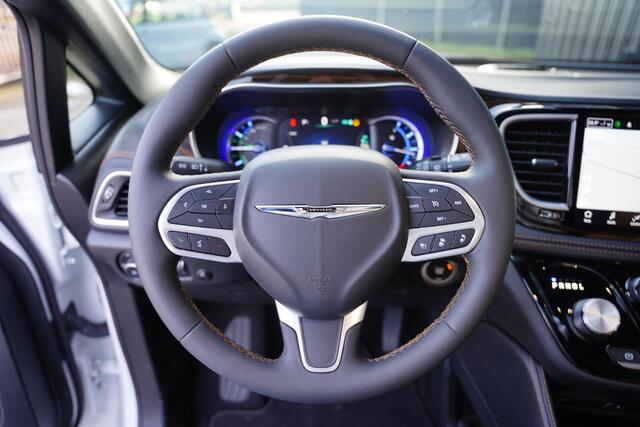 Chrysler PACIFICA 3.6 V6 Hybrid / 7 Persoons / Multimedia