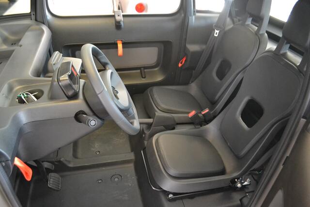 Citroen AMI Brommobiel AMI I AUTOMAAT I 2 Deuren I 2 Stoelen I I PANORAMADAK I LEUKE AUTO VOOR STADSVERKEER OP 50 KM WEGEN OF FIETSPAD INDIEN TOEGESTAAN I RIJKLAAR EN DIRECT LEVERBAAR E. 7.990,- [ OPTIE VERLOOPSTEKKER T.B.V. LAADPAAL BESTELBAAR ] THUIS OPLADEN MET 1