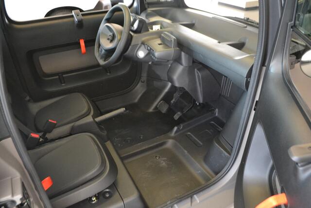 Citroen AMI Brommobiel AMI I AUTOMAAT I 2 Deuren I 2 Stoelen I I PANORAMADAK I LEUKE AUTO VOOR STADSVERKEER OP 50 KM WEGEN OF FIETSPAD INDIEN TOEGESTAAN I RIJKLAAR EN DIRECT LEVERBAAR E. 7.990,- [ OPTIE VERLOOPSTEKKER T.B.V. LAADPAAL BESTELBAAR ] THUIS OPLADEN MET 1