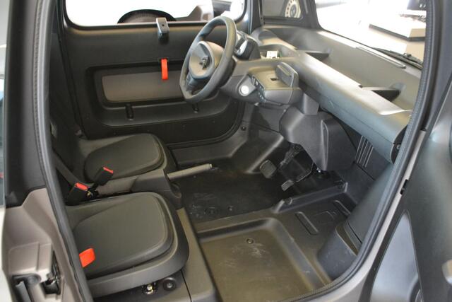 Citroen AMI Brommobiel AMI I AUTOMAAT I 2 Deuren I 2 Stoelen I I PANORAMADAK I LEUKE AUTO VOOR STADSVERKEER OP 50 KM WEGEN OF FIETSPAD INDIEN TOEGESTAAN I RIJKLAAR EN DIRECT LEVERBAAR E. 7.990,- [ OPTIE VERLOOPSTEKKER T.B.V. LAADPAAL BESTELBAAR ] THUIS OPLADEN MET 1