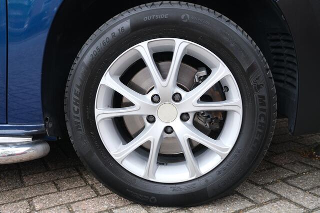 Citroen BERLINGO BlueHDI 130 Club Automaat-8 LM velgen | Roofrails | Trekhaak etc