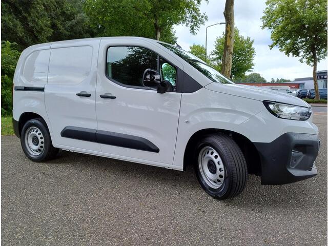 Citroen BERLINGO ë-Berlingo L1 50 kWh 136pk | ACTIE! | 8 jaar garantie | 0% financial lease | Apple Carplay | Android Auto | Multimedia | Achteruitrijcamera | Parkeersensoren achter | Digital cockpit | Stuurwielbediening | Bestuurdersstoel comfort | Armsteun | Warmtepomp