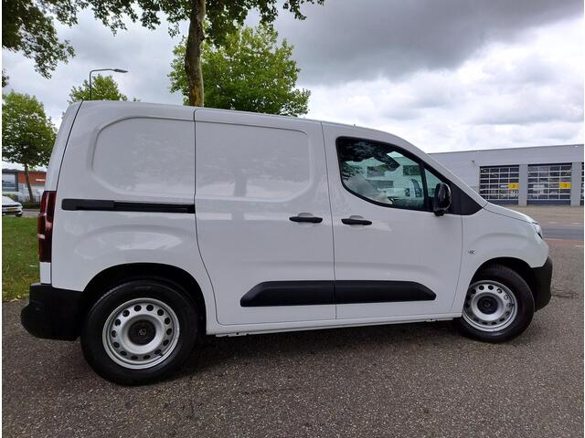 Citroen BERLINGO ë-Berlingo L1 50 kWh 136pk | ACTIE! | 8 jaar garantie | 0% financial lease | Apple Carplay | Android Auto | Multimedia | Achteruitrijcamera | Parkeersensoren achter | Digital cockpit | Stuurwielbediening | Bestuurdersstoel comfort | Armsteun | Warmtepomp
