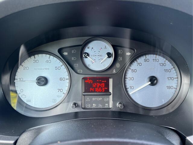 Citroen BERLINGO BWJ 2017 | 1.2PT 111PK XTR | CLIMA | NAVI | STOELVERW. | TREKHAAK | CRUISE | PDC | DONKER GLAS |