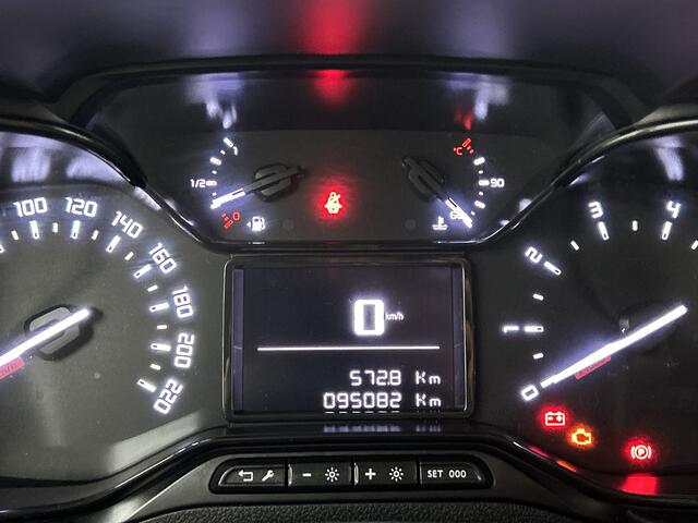 Citroen BERLINGO BlueHDi 100 pk Club | Rijklaar | Trekhaak | 3 zitplaatsen | Apple Carplay / Android Auto | Parkeersensoren achter |