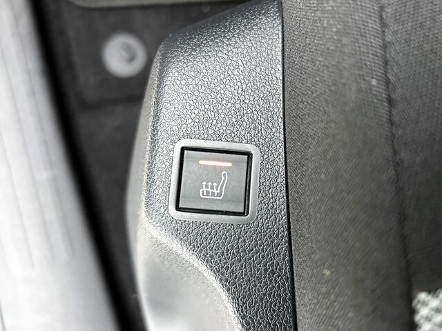 Citroen BERLINGO XL 1.2 PureTech Shine 7p. Direct leverbaar! Rolstoelauto met elektronisch uitdraaibare passagiersstoel