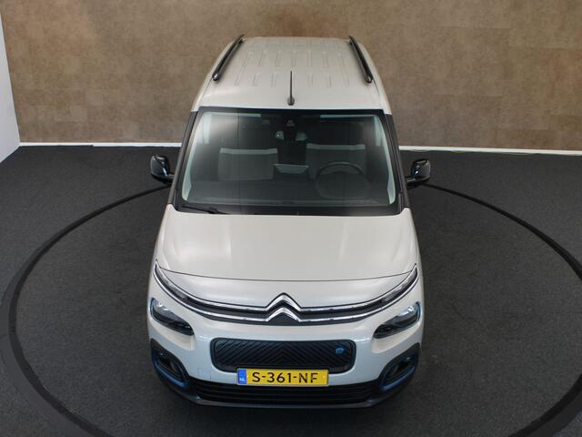 Citroen BERLINGO ë-Berlingo Feel 50 kWh - SOH 92,3% !!! - ORIGINEEL NEDERLANDSE AUTO - AFNEEMBARE TREKHAAK - TREKGEWICHT 750 KG - NAVIGATIE - PARKEERSENSOREN ACHTER - VOORSTOELEN VERWARMD - MIDDENARMSTEUN VOOR - CLIMATE CONTROL - CRUISE CONTROL - 3 FASE LADEN - ACHTERRUIT