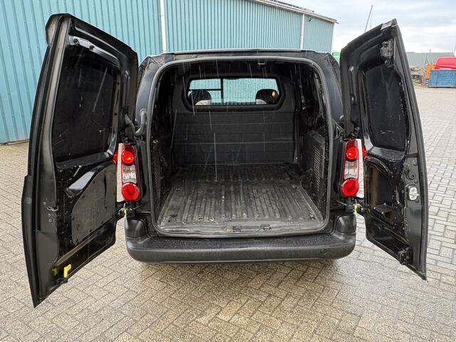 Citroen BERLINGO 1.6 75Pk BlueHDI 75 Club / Cruise / SCHUIFDEUR / Apk t/m 19-04-2027