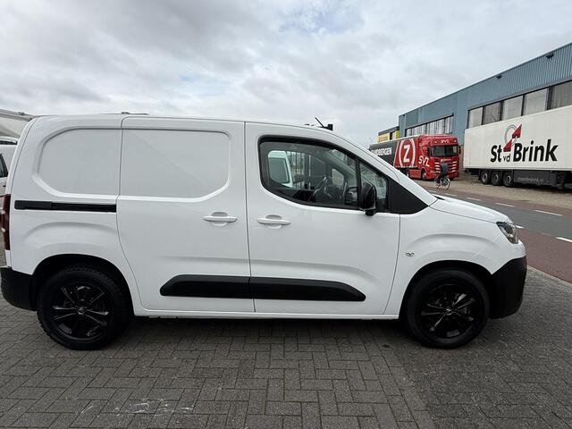 Citroen BERLINGO ë-Berlingo Club 50 kWh 3 Zitplaatsen Climate Control 16" velgen 2x Camera Carplay – foto 2