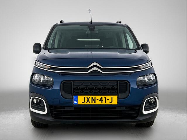 Citroen BERLINGO XL 1.2 PureTech Shine Direct leverbaar! Rolstoelauto met elektronisch uitdraaibare passagiersstoel