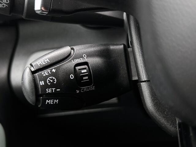 Citroen BERLINGO XL 1.2 PureTech Shine Direct leverbaar! Rolstoelauto met elektronisch uitdraaibare passagiersstoel