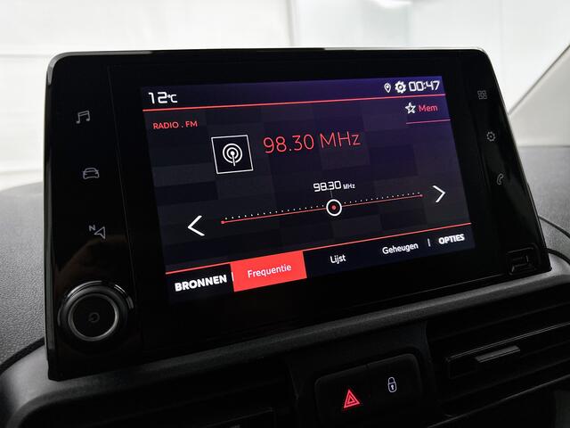 Citroen BERLINGO XL 1.2 PureTech Shine Direct leverbaar! Rolstoelauto met elektronisch uitdraaibare passagiersstoel