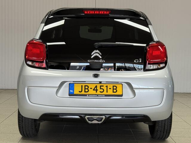 Citroen C1 1.0 VTi Shine/ AUTOMAAT! 23.000 KM N.A.P!/15'' LMV/ Camera/ Two-Tone/ Airco/ C.V. Afstand/ Elek. pakket/ Isofix/ Bluetooth/ Multi. LEDER. Stuur/ Chroom/ LED Dagrijverl/ Extra getint glas.
