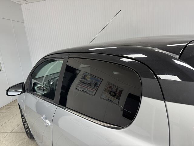 Citroen C1 1.0 VTi Shine/ AUTOMAAT! 23.000 KM N.A.P!/15'' LMV/ Camera/ Two-Tone/ Airco/ C.V. Afstand/ Elek. pakket/ Isofix/ Bluetooth/ Multi. LEDER. Stuur/ Chroom/ LED Dagrijverl/ Extra getint glas.