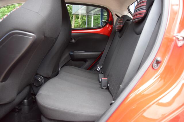 Citroen C1 1.0 VTi Shine | Org. NL | BOVAG Garantie | Achteruitrijcamera | Bluetooth | 15'' Velgen + All Season Banden | Climate Control | Multifunctioneel Stuur | Keurige Auto! |