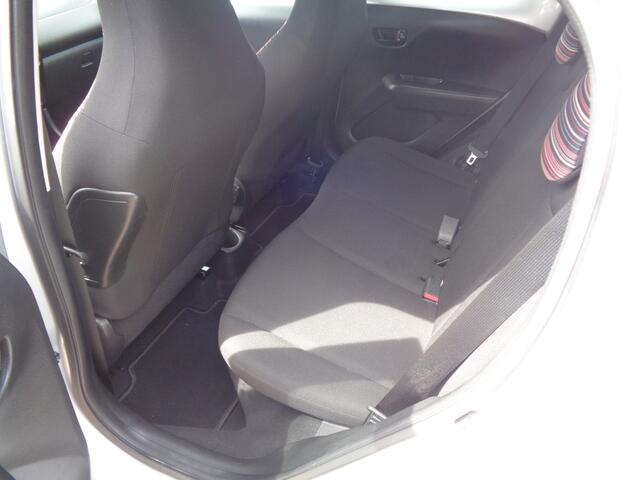 Citroen C1 1.0 VTi Feel Airco, Carplay/ android auto, LM velgen, camera