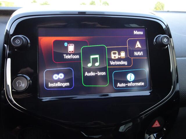 Citroen C1 1.0 VTi Shine Airco, navigatie, apple carplay, achteruitrijcamera, licht metalen velgen, enz.