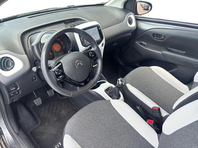 Citroen C1 5-deurs Millenium Feel 1.0 e-VTi 72pk | TWO-TONE! | APPLE CARPLAY / ANDROID AUTO | CAMERA | EXTRA GETINTE RAMEN | LEDEREN STUUR |