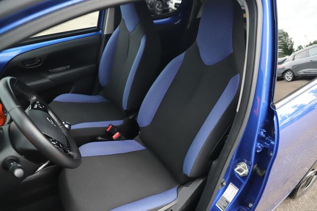 Citroen C1 1.0 VTi Urban Ride Zwarte Velgen Carplay Achteruitrijcamera Navigatie Donkere Ramen Striping All season banden!