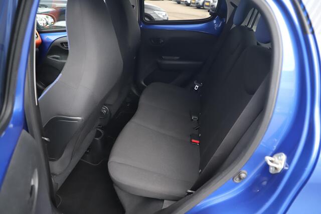 Citroen C1 1.0 VTi Urban Ride Zwarte Velgen Carplay Achteruitrijcamera Navigatie Donkere Ramen Striping All season banden!