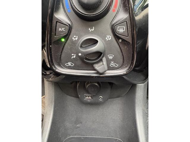 Citroen C1 1.0 VTi Airscape Shine Groot open dak met airco en cruise controle en apple carplay