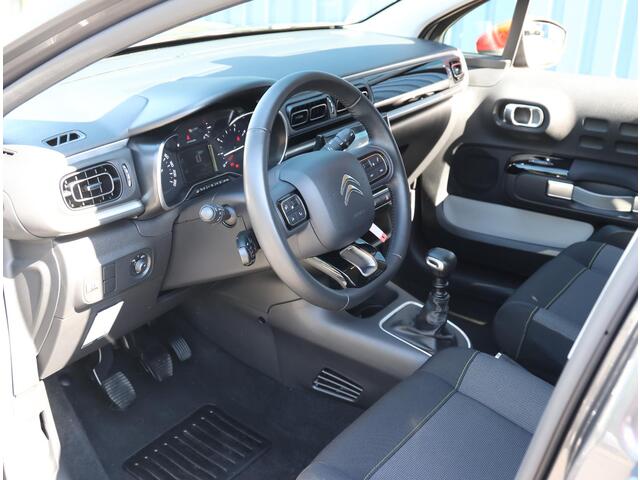 Citroen C3 1.2 110PK Shine | AppleCarPlay/AndroidAuto | Climate Control | Cruise Control | Camera | Privacy glas | Navigatie | Trekhaak | 17"LMV | Two-tone | Parkeersenoren |