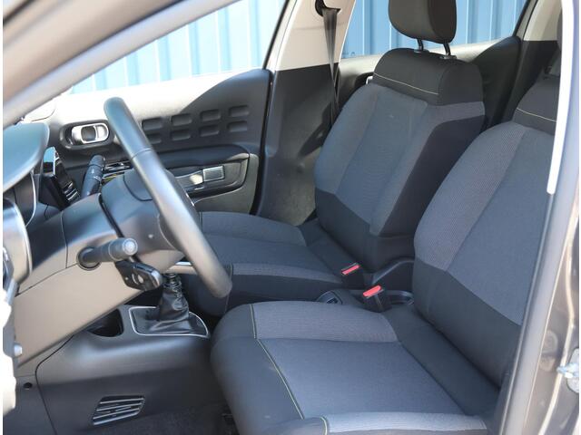 Citroen C3 1.2 110PK Shine | AppleCarPlay/AndroidAuto | Climate Control | Cruise Control | Camera | Privacy glas | Navigatie | Trekhaak | 17"LMV | Two-tone | Parkeersenoren |