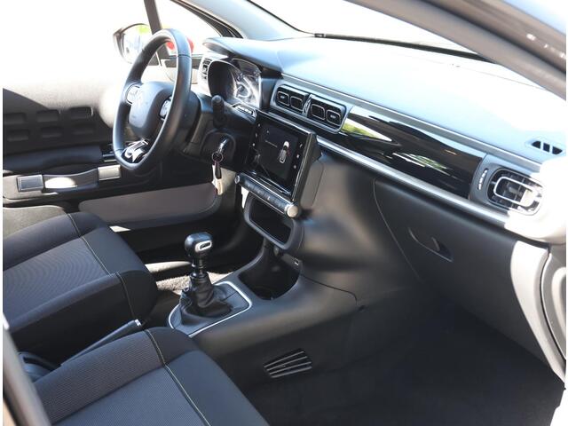 Citroen C3 1.2 110PK Shine | AppleCarPlay/AndroidAuto | Climate Control | Cruise Control | Camera | Privacy glas | Navigatie | Trekhaak | 17"LMV | Two-tone | Parkeersenoren |
