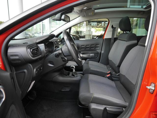 Citroen C3 1.2 PureTech Automaat Shine | Camera | Trekhaak | Panoramadak | Lichtmetalen velgen | Keyless Entry