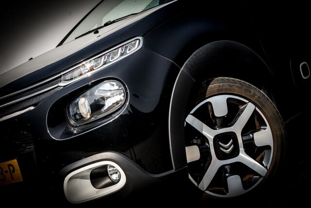 Citroen C3 1.2 111 PK PureTech S&S Shine AUTOMAAT RIJKLAAR. | Two Tone-kleur zwart dak | Clima | 17'' LMV | Camera | Navi |