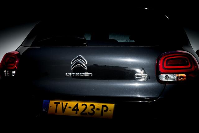 Citroen C3 1.2 111 PK PureTech S&S Shine AUTOMAAT RIJKLAAR. | Two Tone-kleur zwart dak | Clima | 17'' LMV | Camera | Navi |