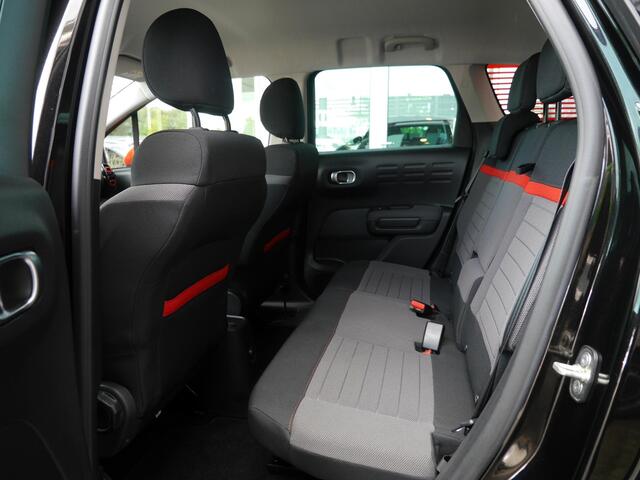 Citroen C3 Aircross 1.2 PureTech S&S Shine | Navigatie | Climate control | Parkeer assistent | Achteruitrijcamera | Parkeersensoren voor en achter | Cruise control | 17 inch lichtmetalen velgen | Extra getint glas