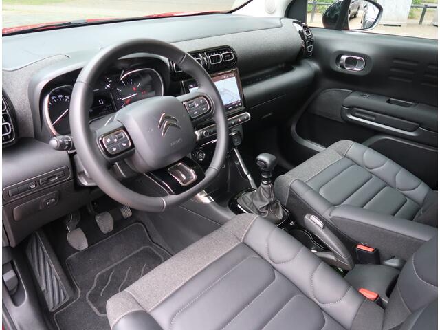 Citroen C3 Aircross 1.2 Benzine 110 Pk * Luxe Uitvoering * * Zwart Dak * Navigatie * Keyless Entry & Start Button * L.M. Velgen * DAB Radio * Climate & Cruise Control * Vingerhoets; Vierde Generatie Eersteklas Service !