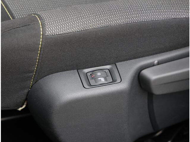 Citroen C3 1.2 85PK Shine | AppleCarPlay/AndroidAuto | Cruise Control | Climate Control | LED | Privacy glas | 16" LMV | Parkeersensoren | Two-tone | Isofix | Stoelverwarming |