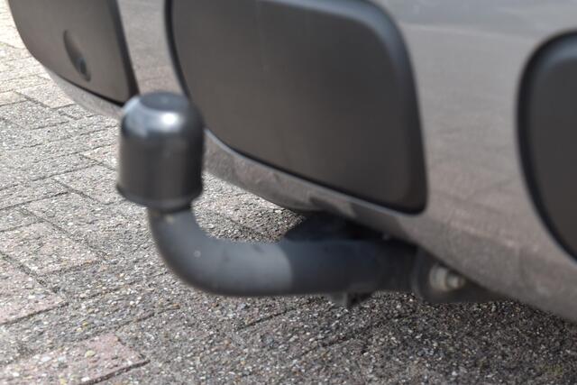 Citroen C3 Aircross PureTech 130 EAT6 Shine Trekhaak | Navi | Keyless | Airco |