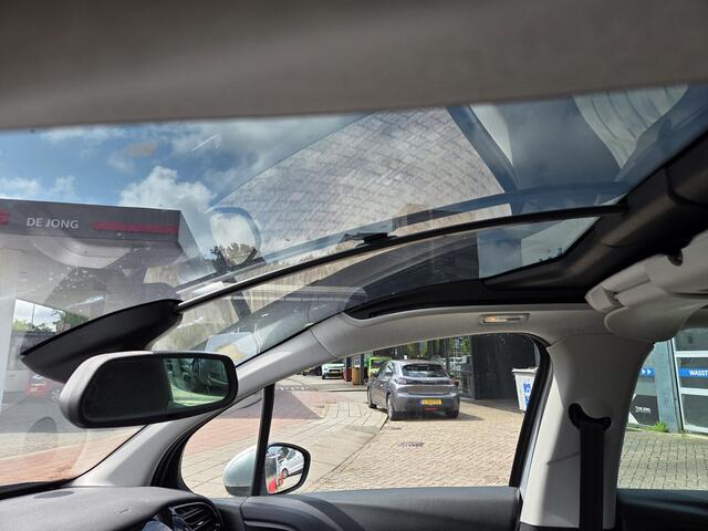 Citroen C3 1.2 PureTech Exclusive Airco/Navi/Zenith Panorama-voorruit/PDC/GEEN AFLEVERKOSTEN