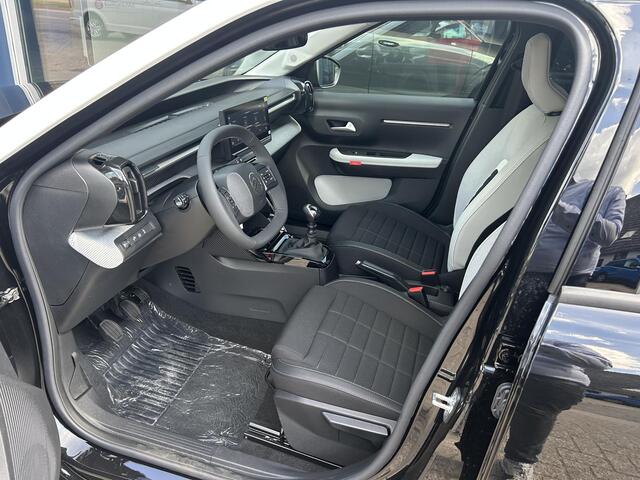 Citroen C3 1.2 Turbo 100pk Max | Nieuwste Model | Navigatie | Parkeer Camera + Sensoren achterzijde | Lichtmetalen Velgen| Hoge zitpositie | LED Verlichting | Contrastkleur Dak | Climate control | Cruise control | DAB+ Radio |