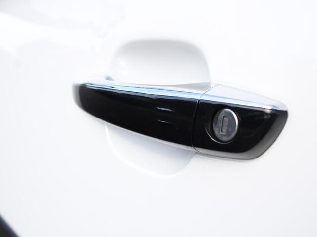 Citroen C3 Business 1.2 PureTech 82PK Navigatie, Achteruitrijcamera, Parkeersensoren, Keyless Entry & Start, Stoelverwarming, Apple Carplay, Android Auto